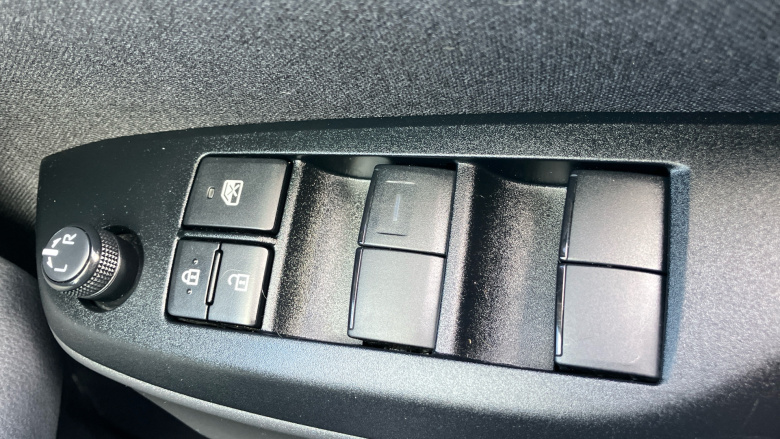 Toyota Yaris 1.5 Hybrid Design 5dr CVT Hybrid Hatchback